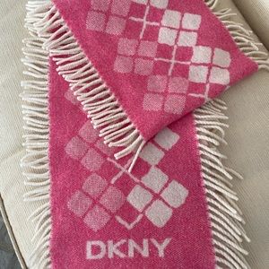 DKNY Italian wool scarf